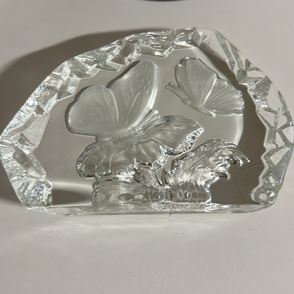 L. E. Smith Butterfly Etched Flower Crystal Artwork Paperweight Sculpture
